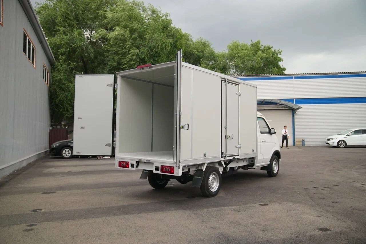 Промтоварный фургон на шасси Shineray T30 — задняя дверь открыта — COND