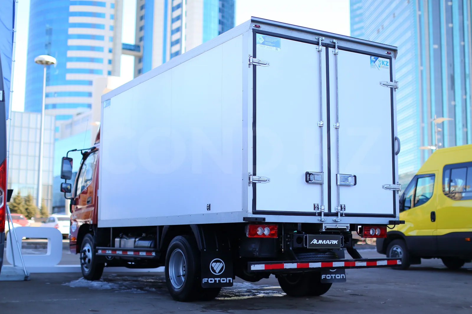 Сухой фургон Foton Aumark Астана — правый борт и задние распашные двери — COND