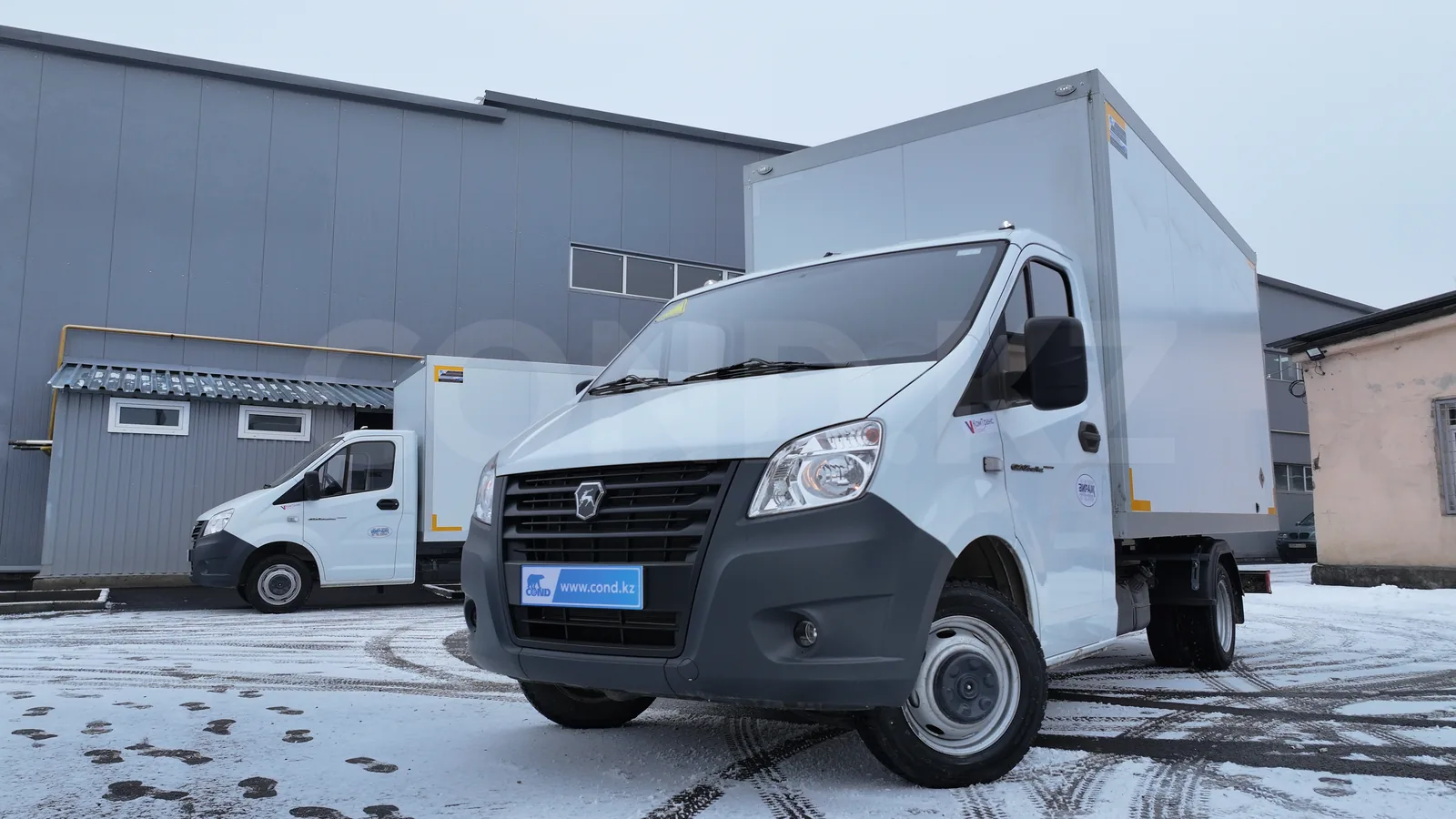 Dry-freight van on GAZelle Next 4200×2100×2100 — вид 3/4 спереди, body целиком — COND