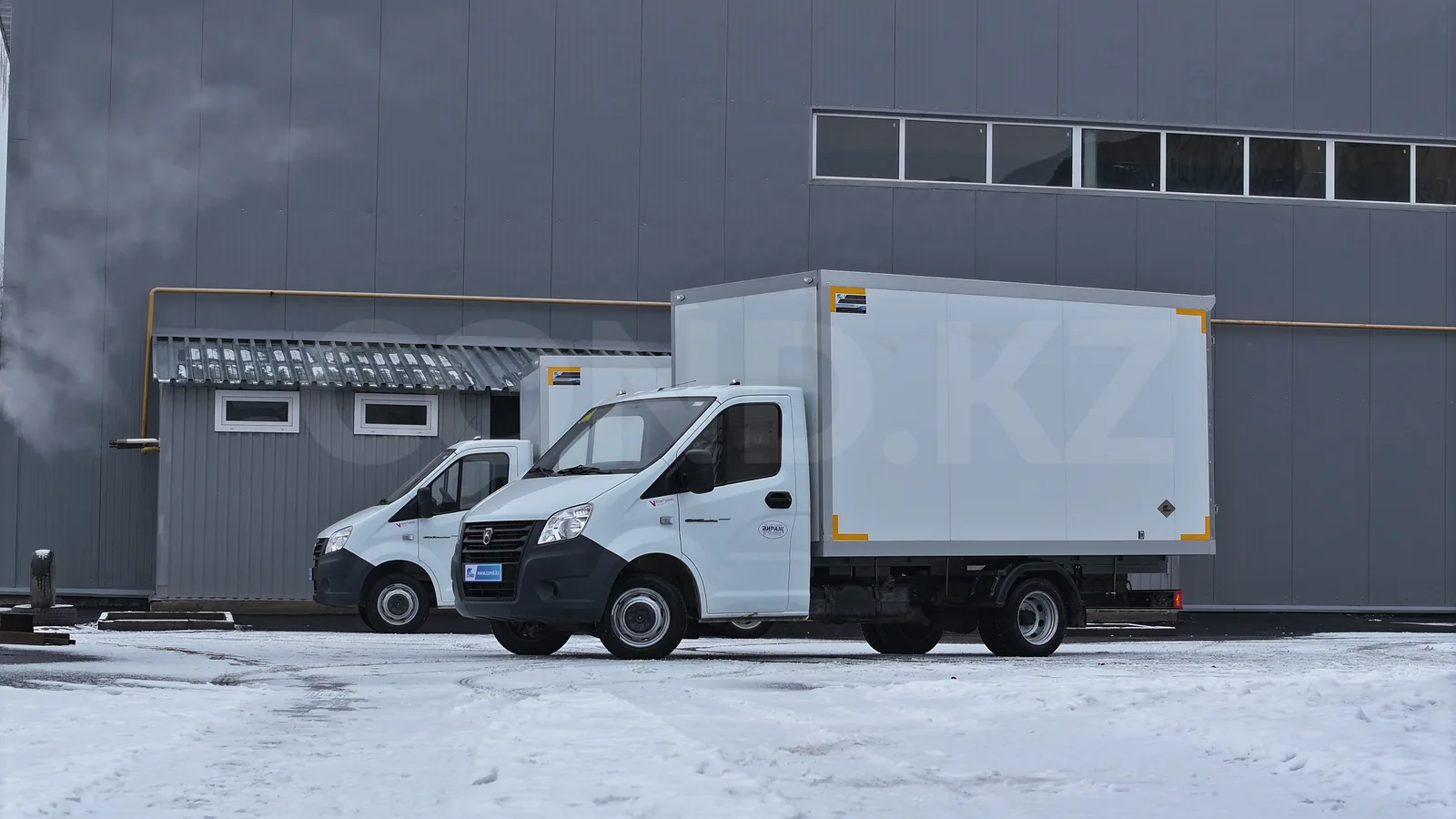 Dry freight box bodies GAZelle Next COND — две машины партии, вид сбоку