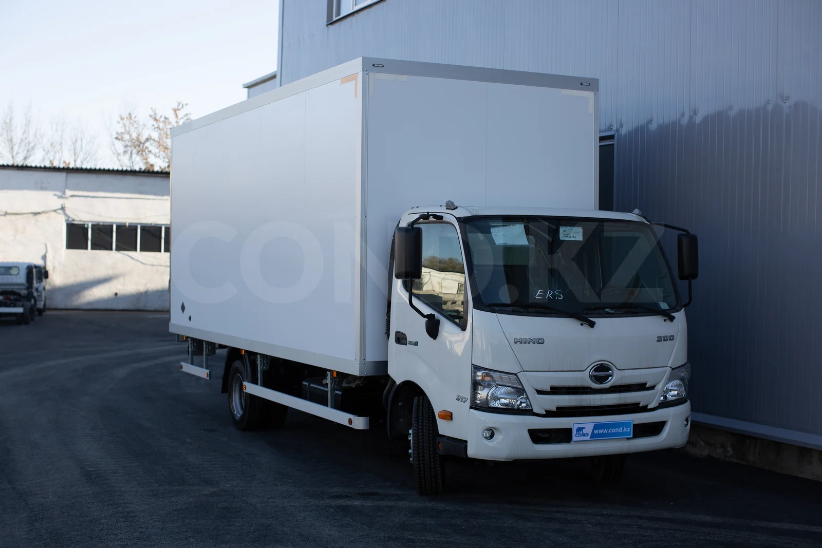 HINO 300 (6 м) — COND