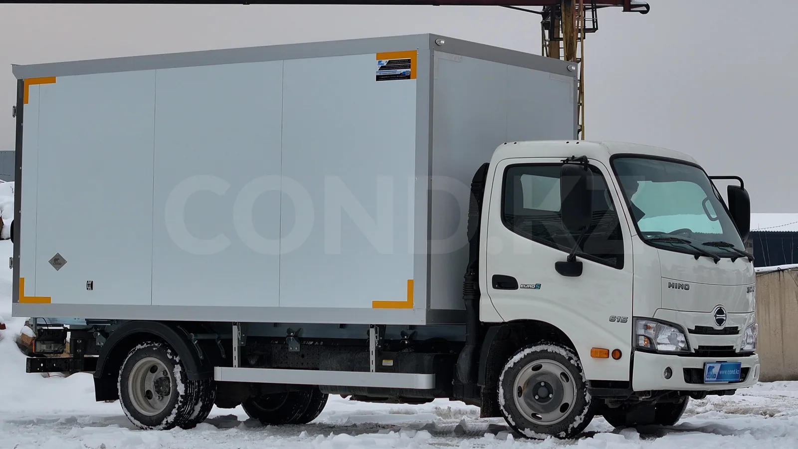 Сухой фургон HINO 300 (615) Астана — машина целиком, правый борт — COND