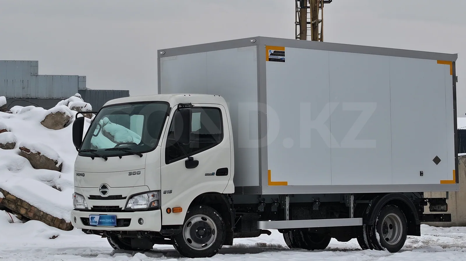 Мебельный фургон HINO 300 (615) от производителя — левый борт и кабина HINO 300 — COND