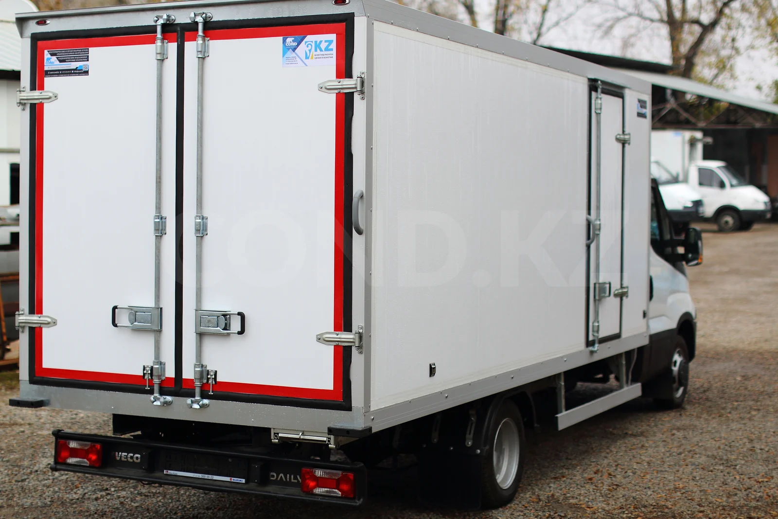 Iveco Daily 50C15 furniture van from the manufacturer — rear three-quarter view, doors sealed around the opening — COND
