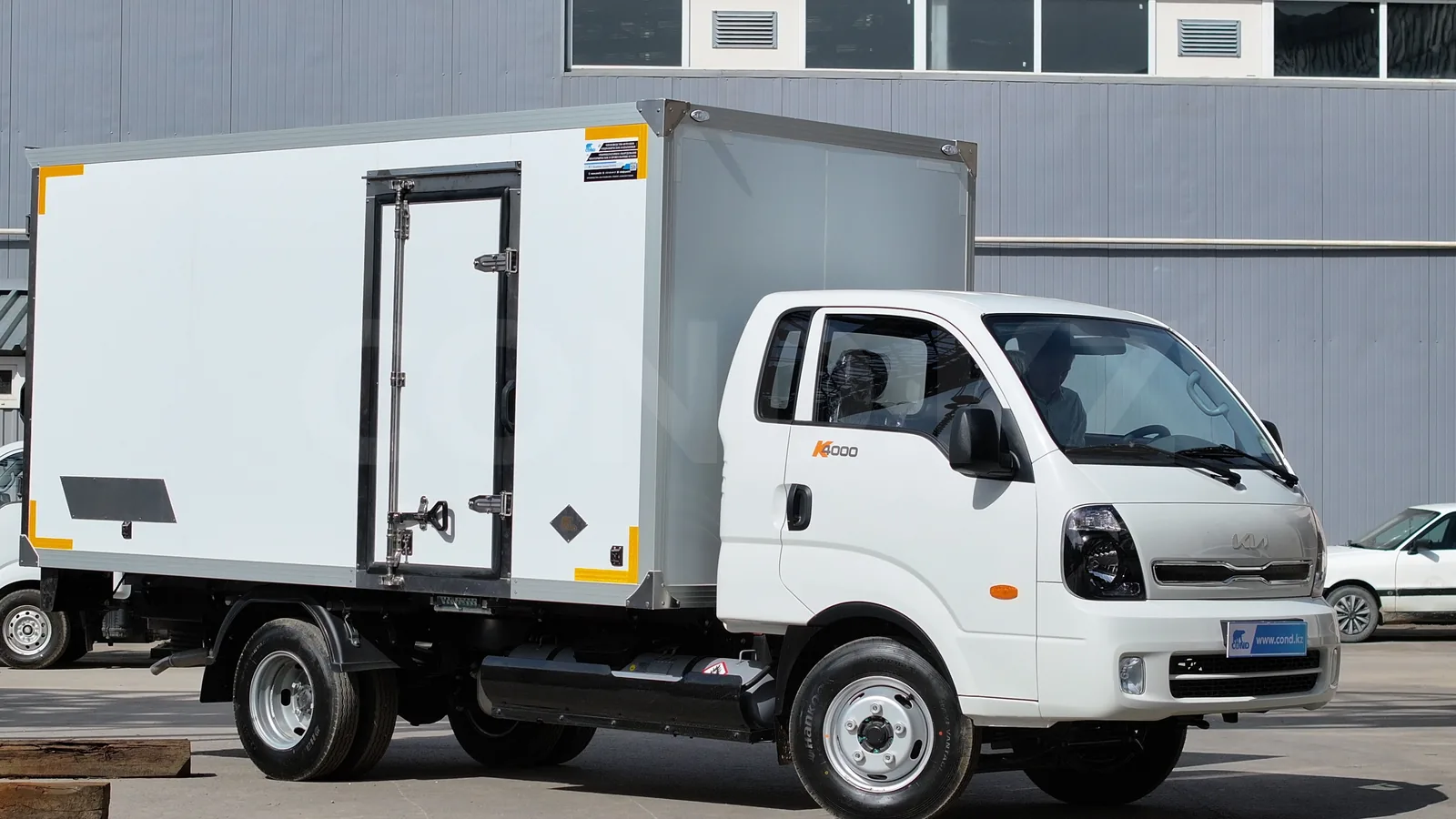 Dry freight van on a Kia Bongo K4000 chassis — COND