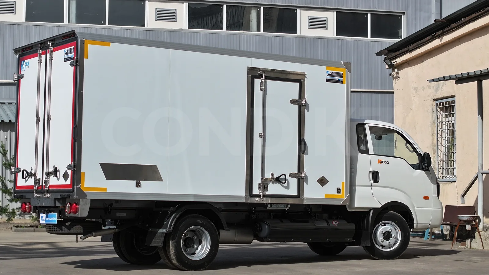 Dry-freight box на Кia Bongo K4000 Kazakhstan — левый drop-side по всей длине с боковой дверью — COND