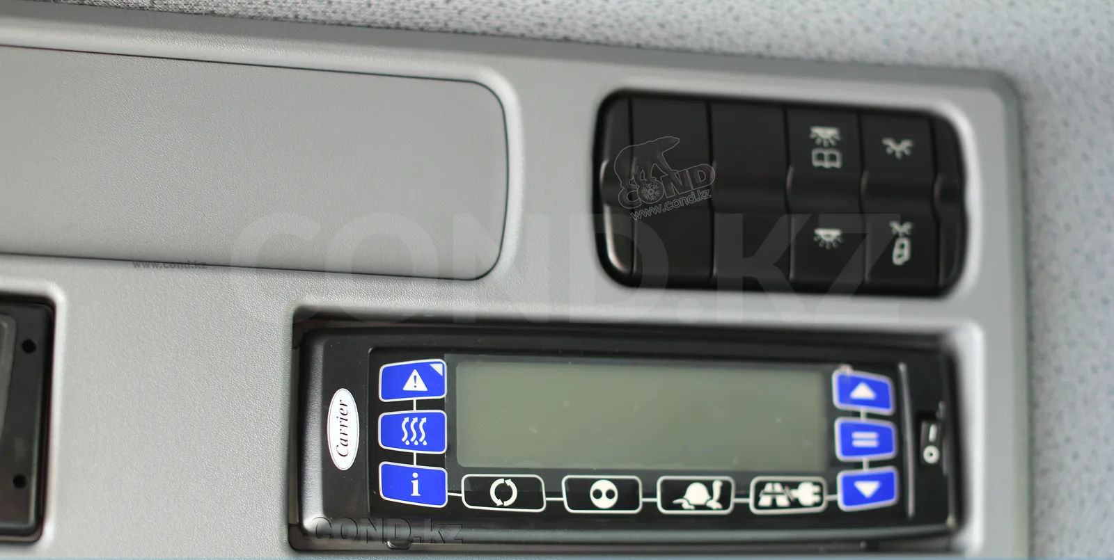 Carrier control unit in the Mercedes-Benz Actros cab