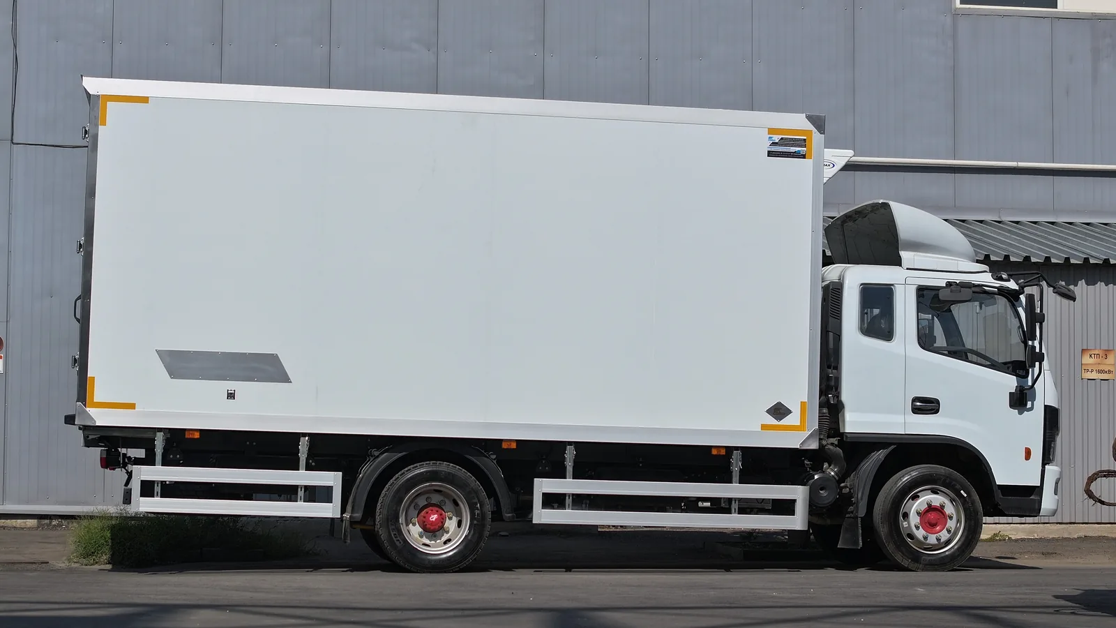 Реф DongFeng C120 Almaty — body 5,4 м, левый the side по всей длине — COND