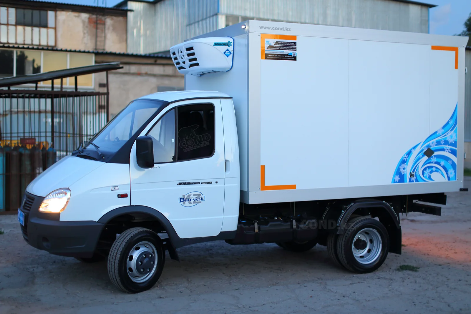 Рефрижератор на ГАЗель Бизнес 4×4 — кабина с шильдиком 4WD на переднем крыле — COND