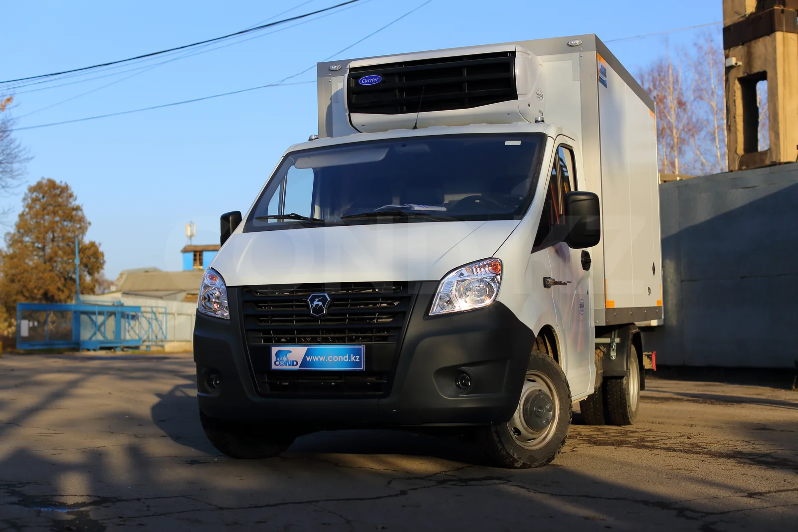 Мультитемпературный рефрижератор на ГАЗель Next A21R23 — рефрижератор на ГАЗель — передняя часть 3/4 — COND