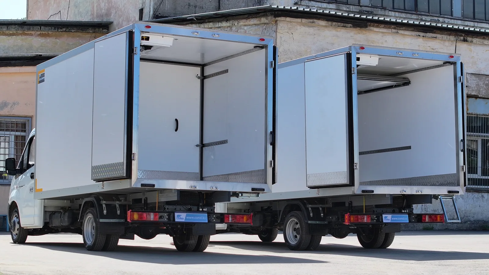 Multi-temperature van on a GAZelle Next — both vehicles from the rear with their doors open — COND