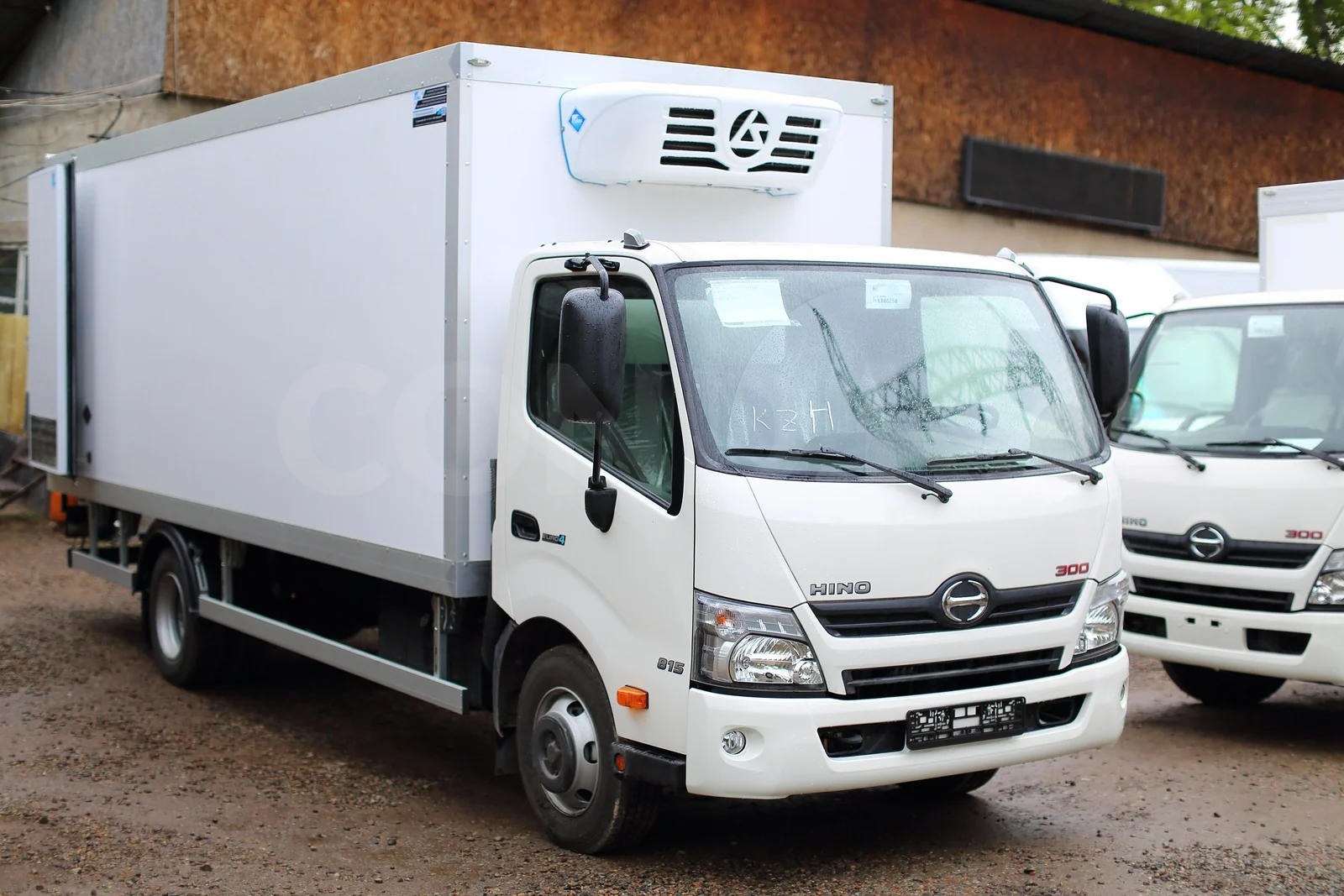 Рефрижератор на шасси HINO 300 с обшивкой FRP — COND