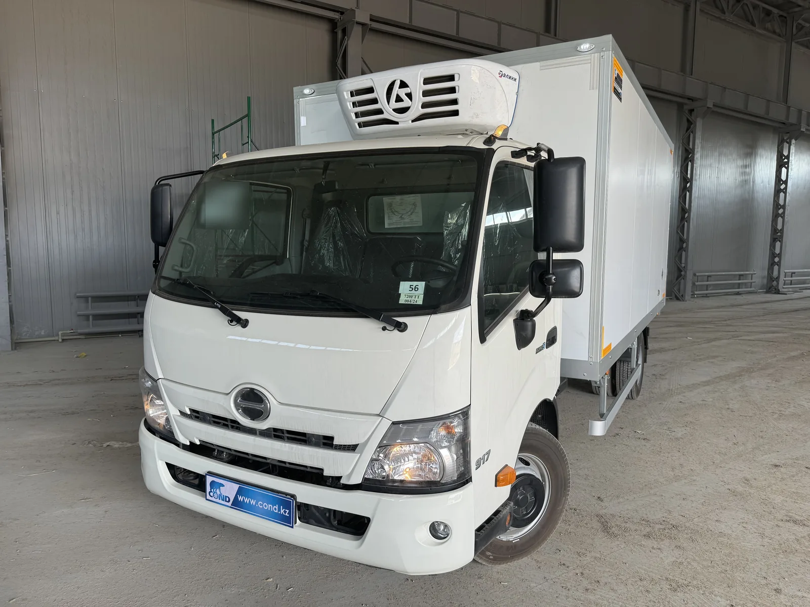 Рефрижератор на шасси HINO 300 (Хино) — передняя часть 3/4, кабина HINO 300 — COND
