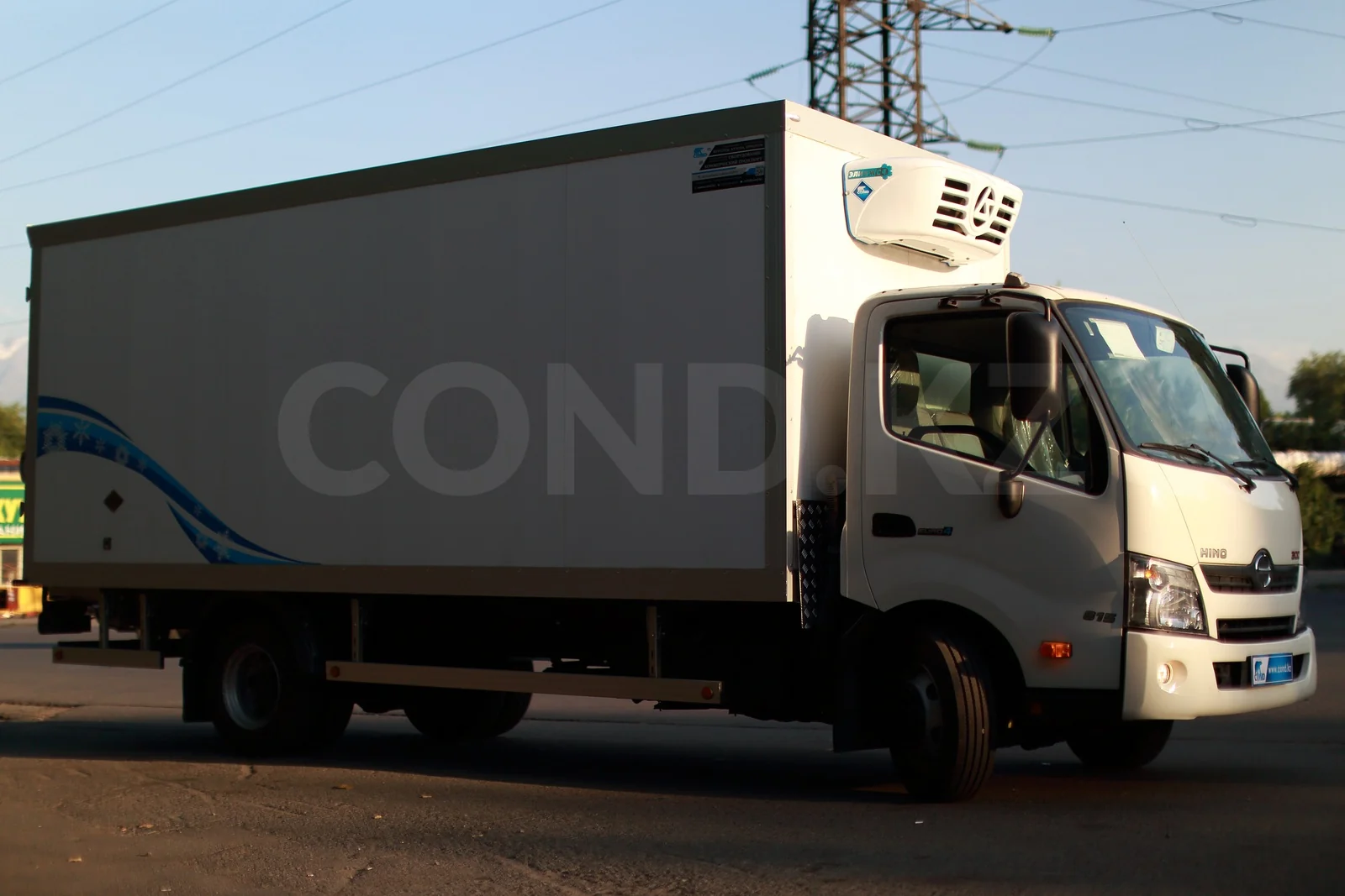 HINO 300 (реф, шторка) — COND