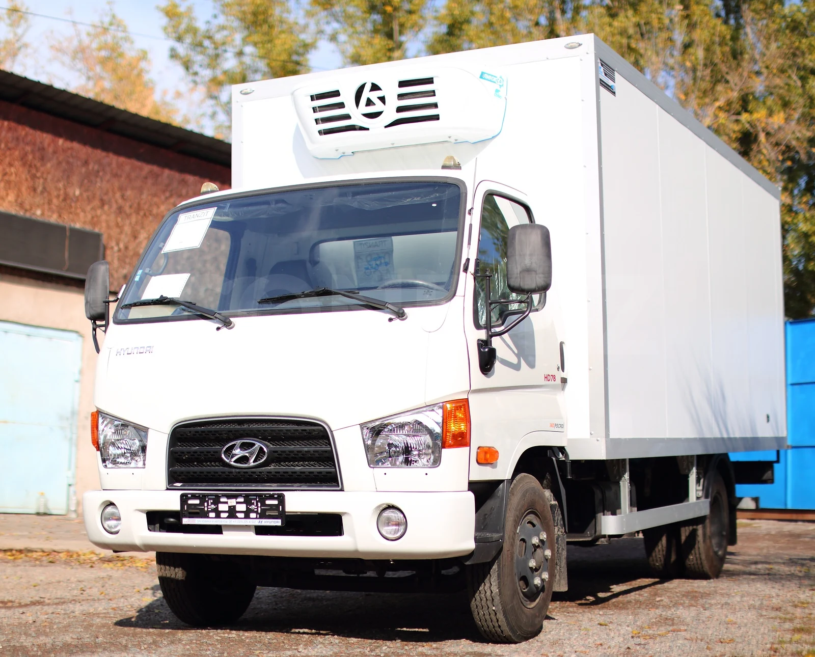 Рефрижератор на шасси Хендай HD78 (Hyundai) — кузов целиком, вид спереди-сбоку — COND