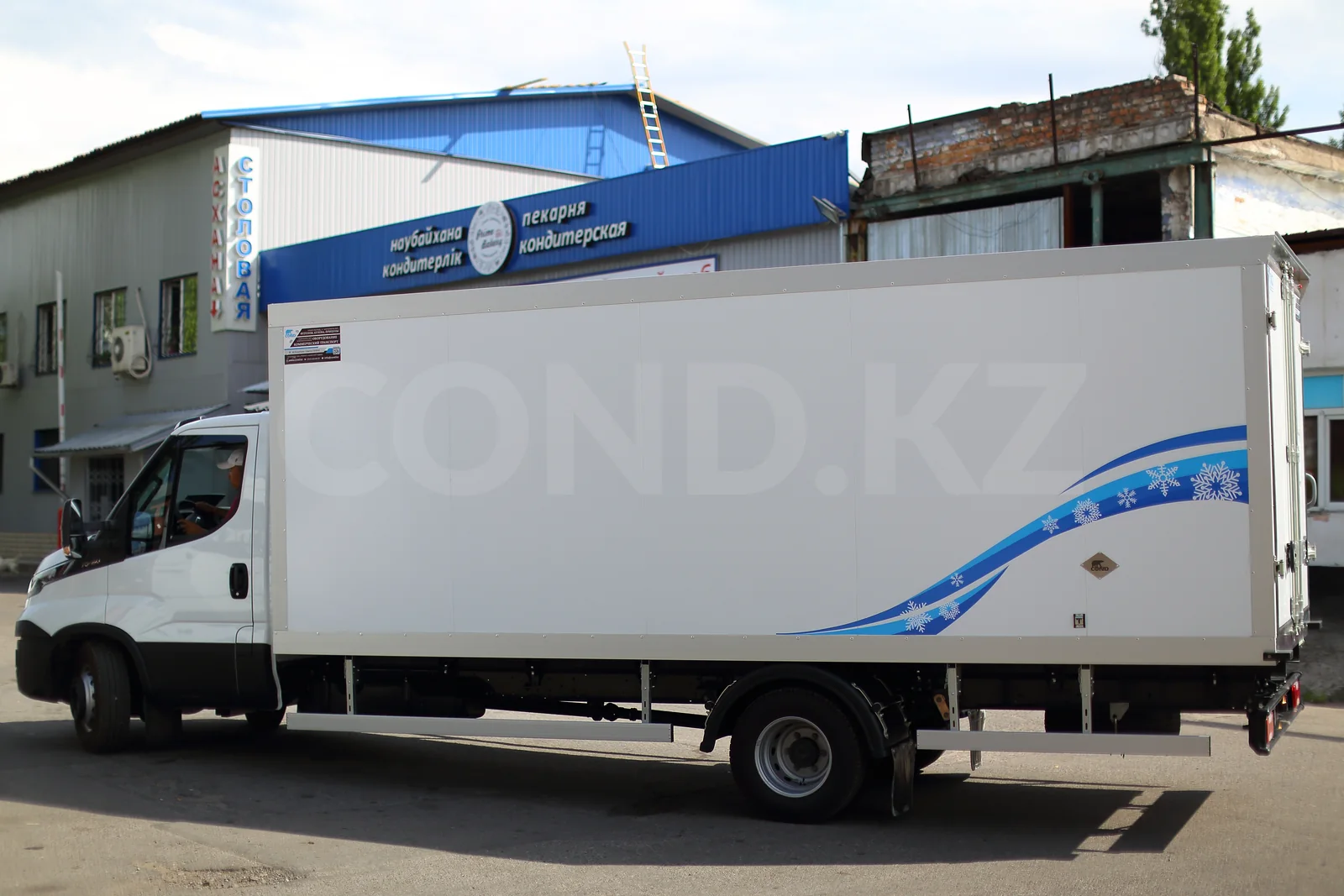 Рефрижератор на шасси Iveco Daily 70C15 — левый борт фургона по всей длине — COND
