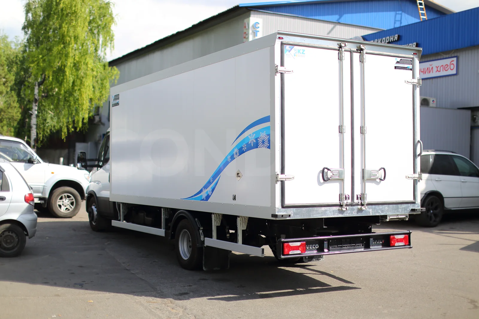 Рефрижератор на шасси Iveco Daily 70C15 — задние двери со штанговыми запорами — COND