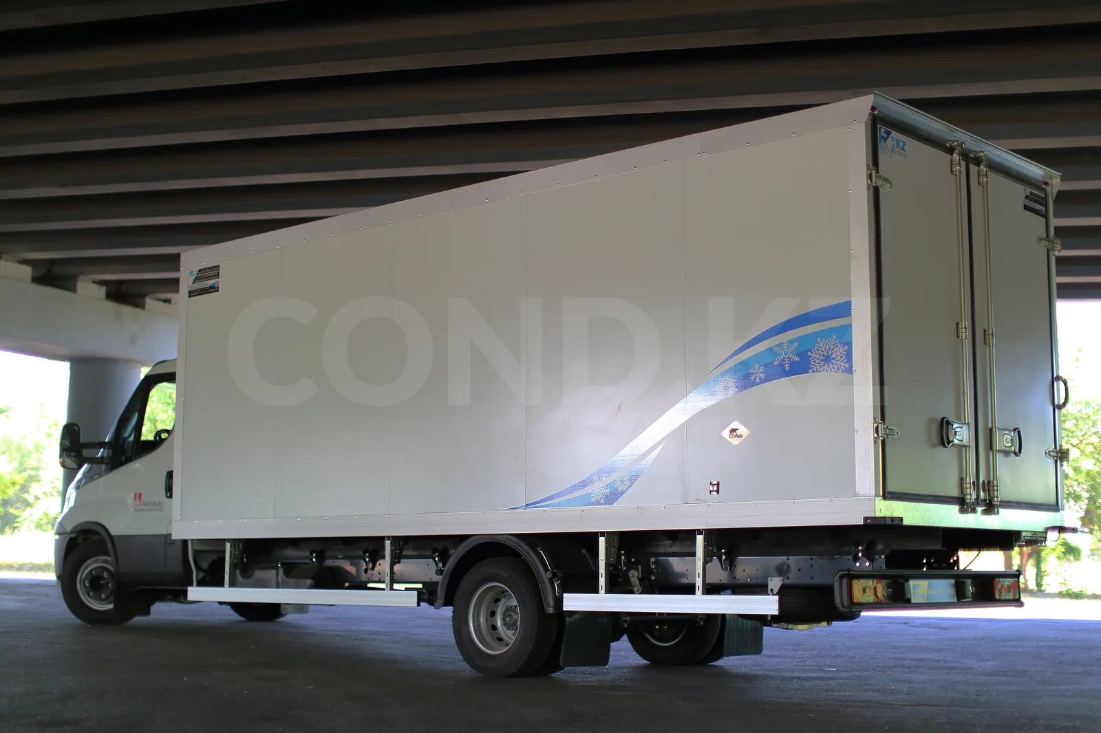 Термобудка с холодильником Iveco Daily 70C15 от производителя — левый борт и задние распашные двери — COND