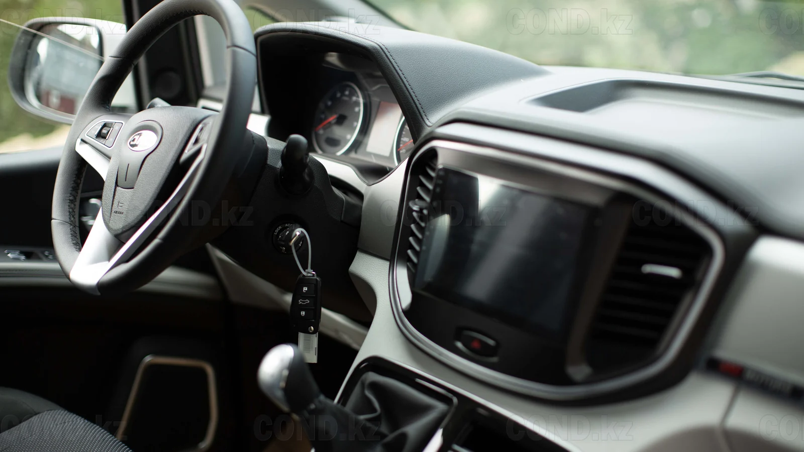JAC M4 тұтас металл рефрижераторы — кабина мен аспаптар панелі — COND