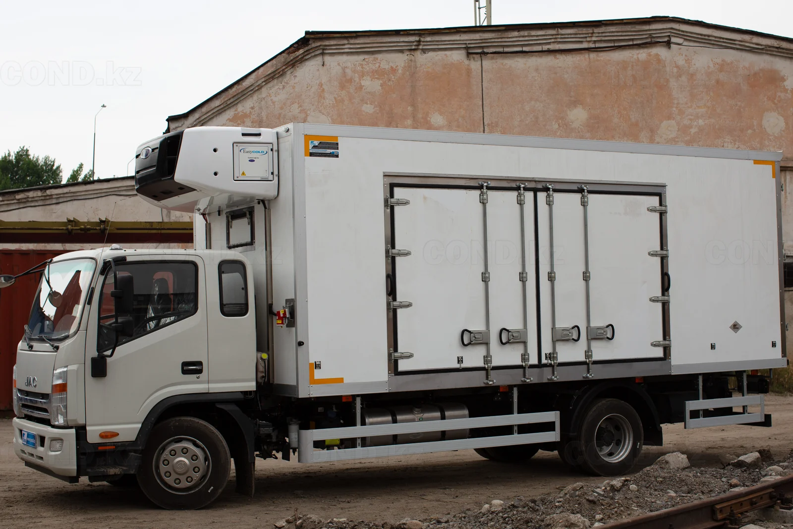 Реф JAC N120 с Carrier Supra 1050 unit Astana — drop-side кузова по всей длине — COND