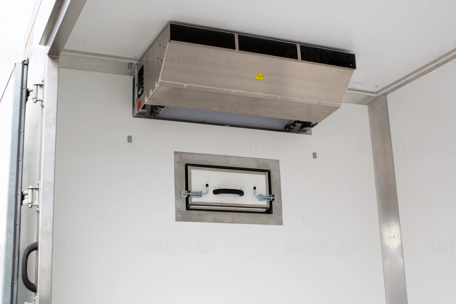 Refrigerated van JAC N120 с Carrier Supra 1050 unit от завода COND — the evaporator under the body roof