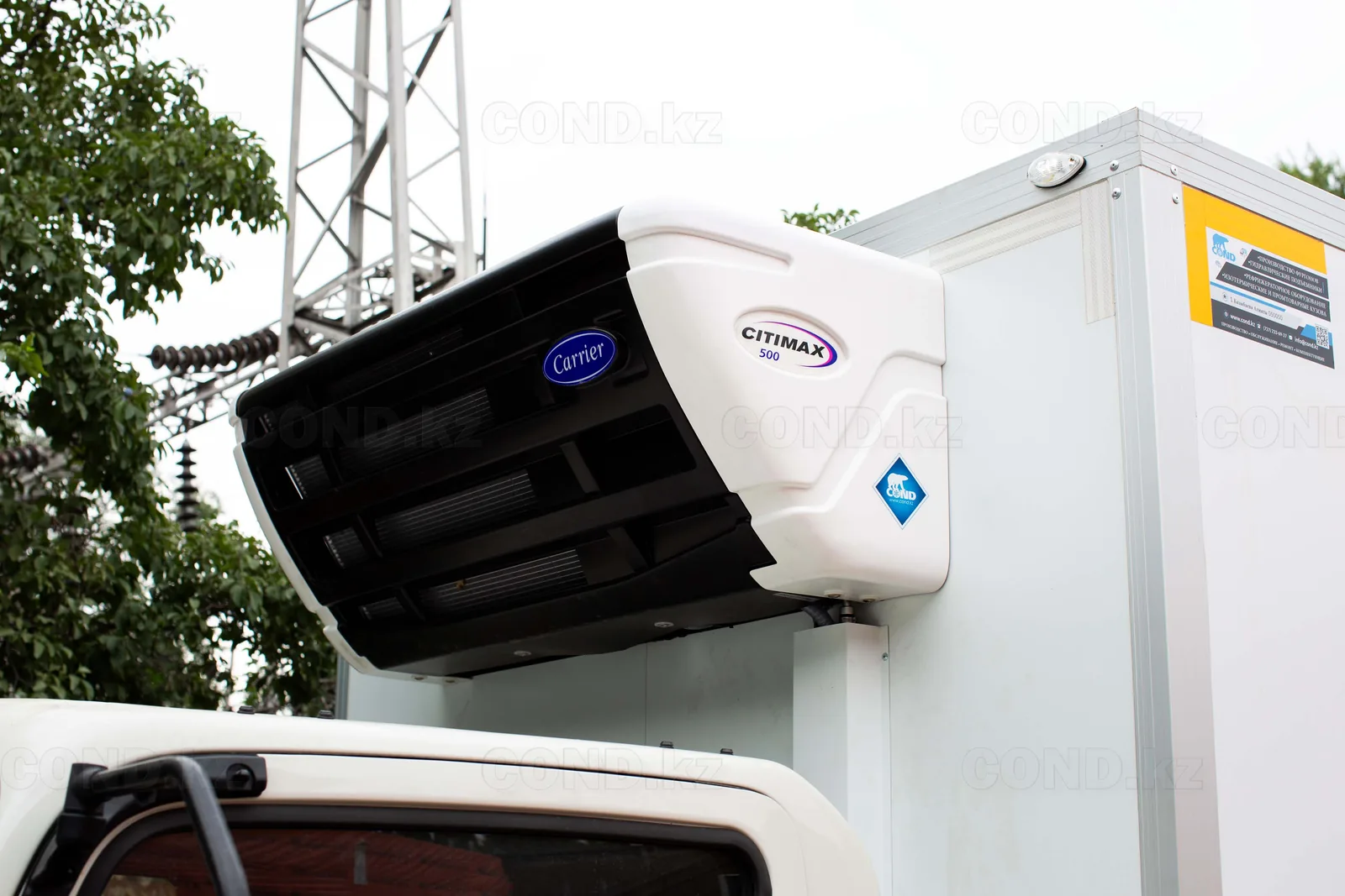 Рефрижератор на шасси JAC N80 (Джак) — конденсатор Carrier Citimax 500 крупным планом — COND