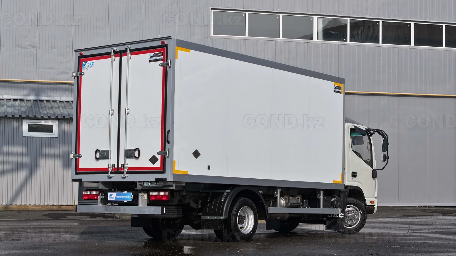 Фургон-рефрижератор на шасси JAC N90 — задняя часть и борт — COND