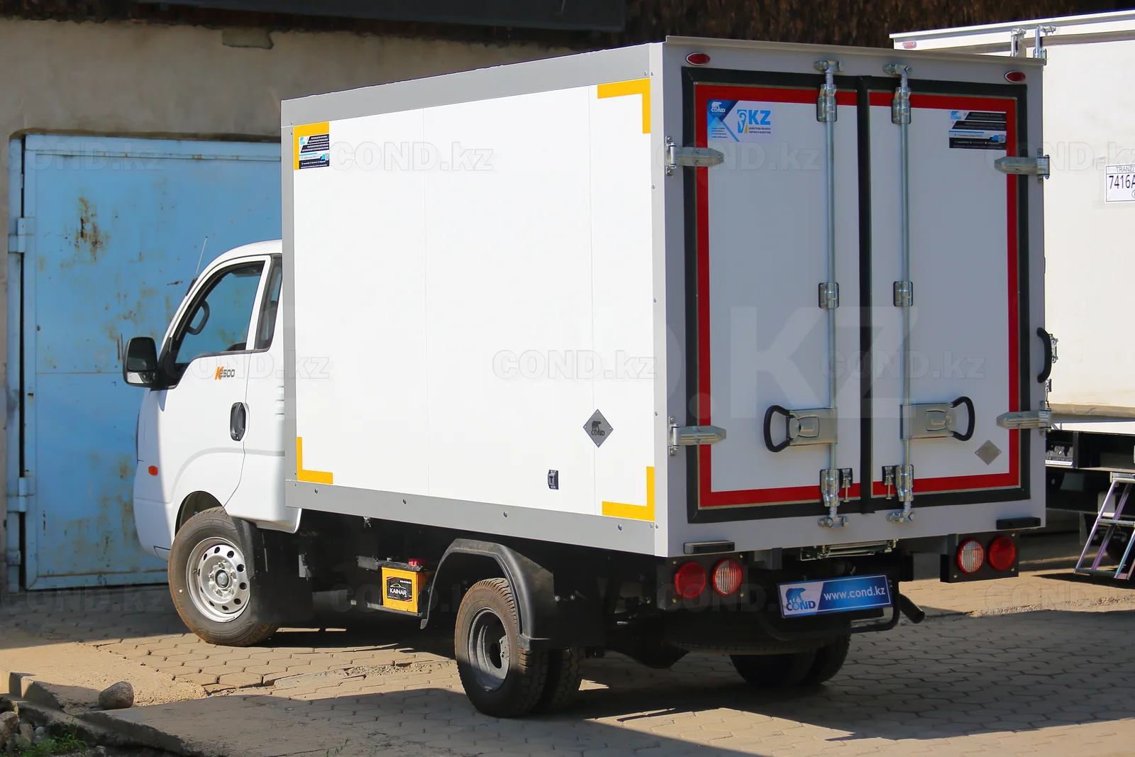 Рефрижератор на шасси KIA Bongo K2500 — задние двери и штанговые запоры — COND