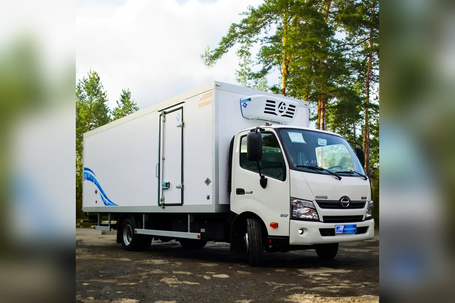 Refrigerated van on a HINO 300 with an FRP skin — COND