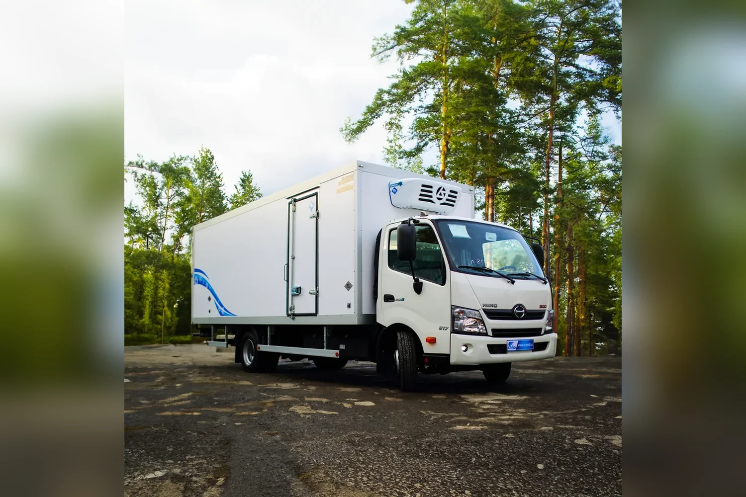 Refrigerated van on a HINO 300 with an FRP skin — COND